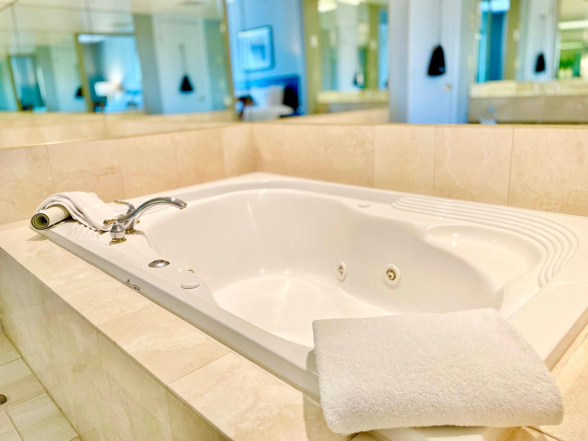 Hillside Haven: Carriage Club Resort Retreat Edgar Экстерьер фото